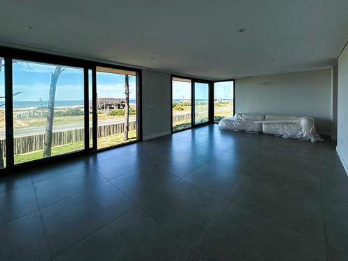 Casa En Venta Primera Linea Al Mar Punta Del Este (ref: Bpv-10119)