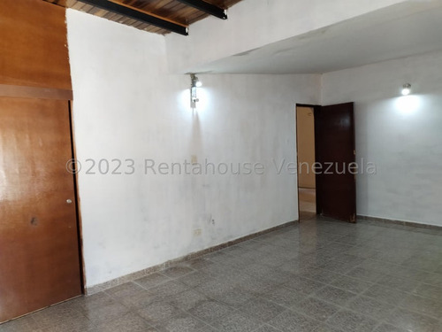 Casa En Venta Urbanización Chucho Briceño Cabudare Lara (24-9408) // Invierta Seguro Con Rentahouse//
