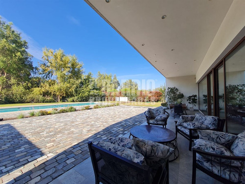 Casa En Venta En Las Brisas De Chicureo