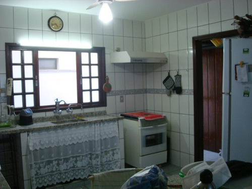 Ampla Resid. 3 Dorm. Sendo Uma Suíte Em Condomínio Fechado - Ubatuba L. Norte Sp - Rod. Oswaldo Cruz 4758,