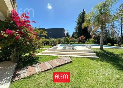 Casa En  Venta En Barrio Privado Malibu Canning
