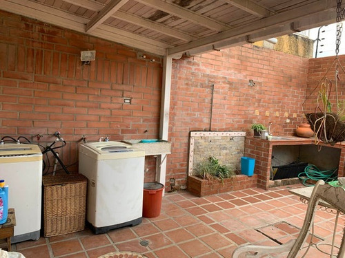 Imagen 22 de 27 de Townhouse En Venta De Dos Niveles Estilo Mediterraneo Cocina Empotrada E Iluminada Monteserino San Diego