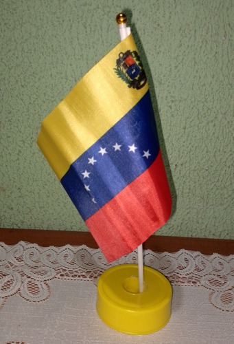 Bandera De Venezuela 8 Estrellas Peq. Med. Aprox 19x14cm