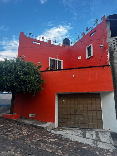 Casa En Venta En Zona De Marfil Con Una Gran Terraza