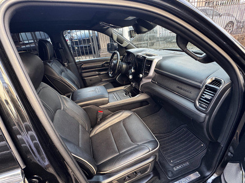 RAM Ram 5.7 Hemi Sport Black Package 4x4 At