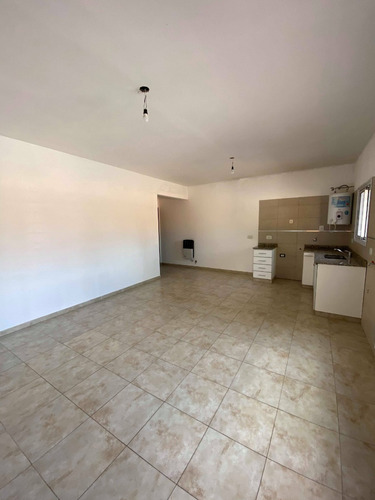 Imagen 5 de 8 de Oportunidad Departamento 2 Ambientes Con Cochera Sin Expensas Monte Grande