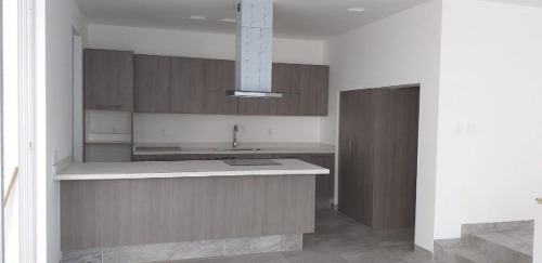 Imagen 5 de 11 de Se Renta Hermosa Casa En Vista Real, 3 Recamaras 3.5 Baños, Jardín, Estudio..