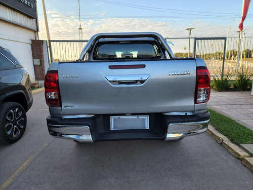 Imagen 2 de 10 de Toyota Hilux Sr 4x4