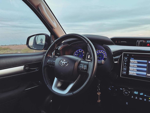 Imagen 4 de 20 de Toyota Hilux 2019 2.8 D/cab 4x4 Srv