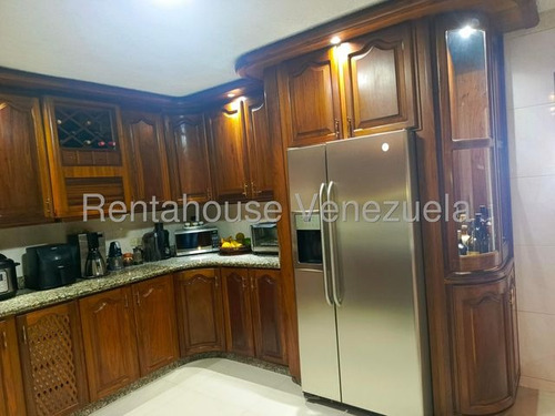 Casa Duplex En Venta Remodelada Con Espacio De Jardín Semi Amoblada Los Castores San Antonio De Los Altos Negociable