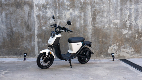 Imagen 2 de 15 de Scooter Electrico Nuuv U Pro Motor Bosh Celdas Panasonic