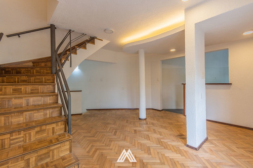 Venta De Casa En La Blanqueada Con Garaje Y Jardín