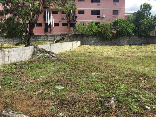 Terreno En Venta En Las Praderas De 1.058 M2. Residencial Cerrado