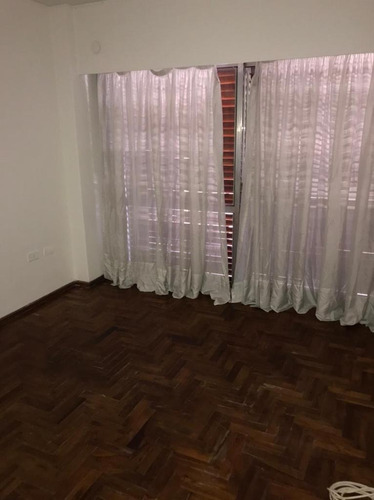 Imagen 2 de 8 de Venta Departamento De 2 Dormitorios Y Medio En Barrio Nueva Córdoba.