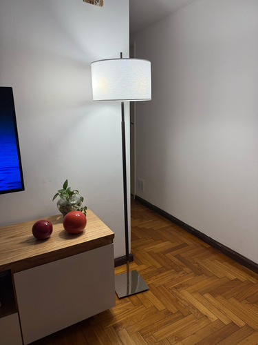 Lámpara De Pie 2 Luces Esquinero Living Moderna Con Pantalla Blanco-marfil Platil Con Ecocuero