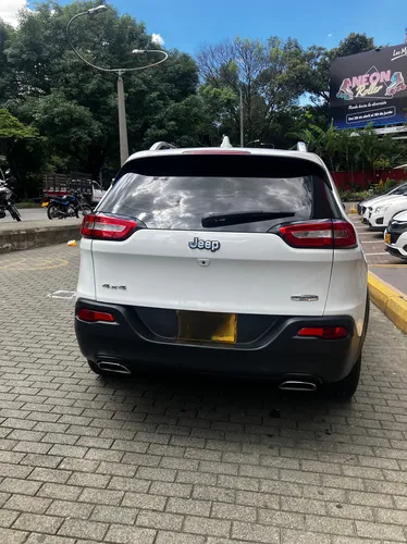 Jeep Cherokee 3.2 Longitude Plus