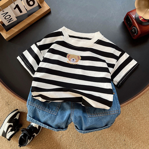 Camiseta De Manga Corta A Rayas De Verano Y Pantalones Corto