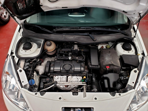 Imagen 14 de 19 de Peugeot 207 Compact Allure 2014
