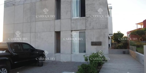 Venta De Casa En Manantiales- El Chorro. 4 Dormitorios En Suite