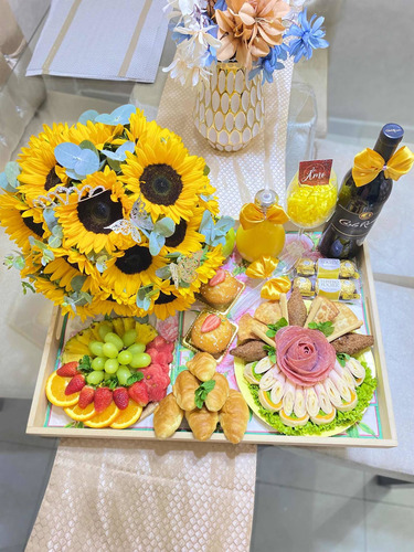 Desayunós Personalizado Con Arreglos De Girasoles.!