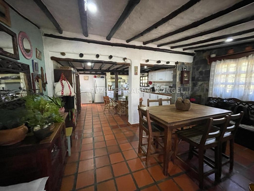 Se Vende Terreno De 7200 Mts.² Con 2 Casas En El Valle, Mérida