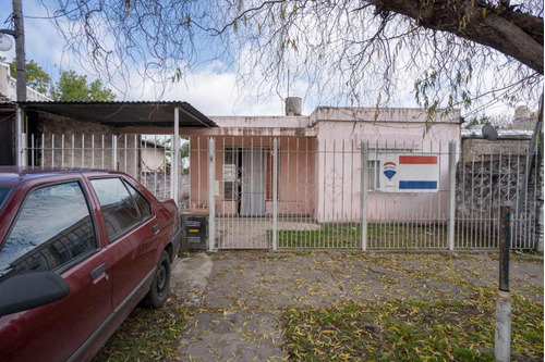 Oportunidad Casa Con Jardín, Lote Propio. Lomas 