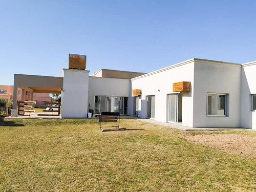 Imagen 4 de 14 de Casa En Chacras De La Reserva 3 Habitacion Con Pileta