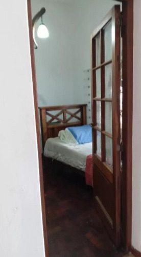 Casa En Venta - 2 Dormitorios 1 Baño - Cochera - 433mts2 - Caseros
