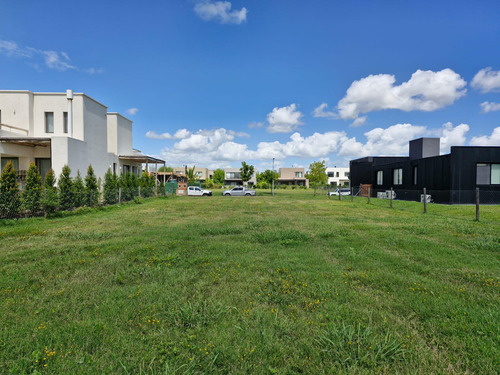 Lote En Venta En Puertos Del Lago - Barrio Araucarias