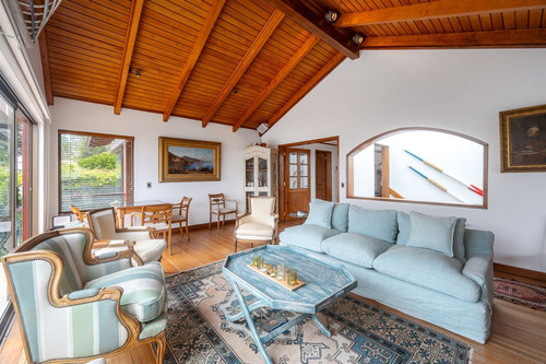 Casa En Un Sitio Único A Pasos De La Playa De Zapallar