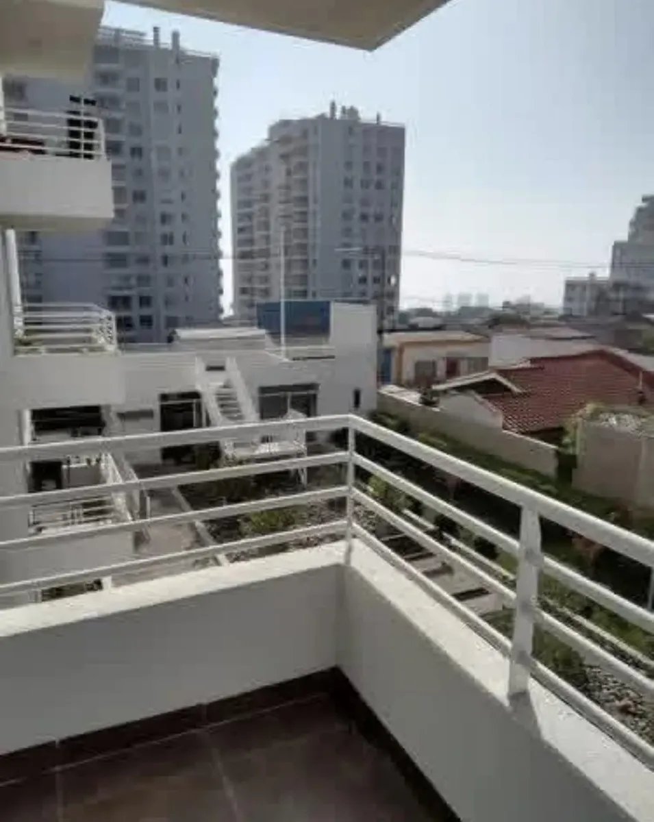 Imagen 2 de 12 de Venta De Departamento Con Vista Al Mar En Valparaíso