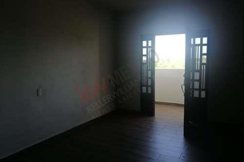 Imagen 11 de 25 de Casa Duplex En Las Bugambilias 3er Sector Totalmente Remodelada Excelentes Acabados 3 Recamaras Lista Para Habitar, Amplia Sala Comedor Concepto Abierto