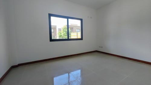 Departamento 2 Ambientes En Pb Con Jardín, Parrilla Y Cochera, Seguridad 24hs, Amenities, Alquiler Vigente