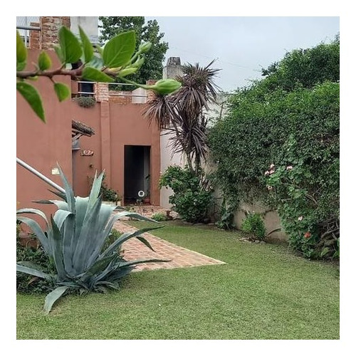 Encantadora Casa En 2 Plantas - 3 Dormitorios- Amplio Terreno- Junín. Buenos Aires