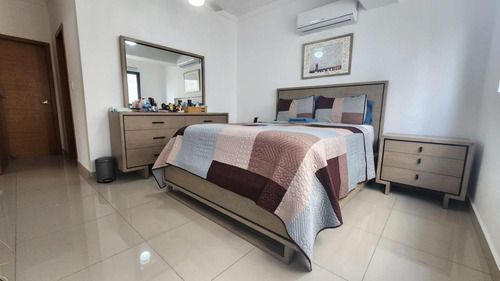 Se Vende Espacioso E Iluminado Apartamento En Renacimiento