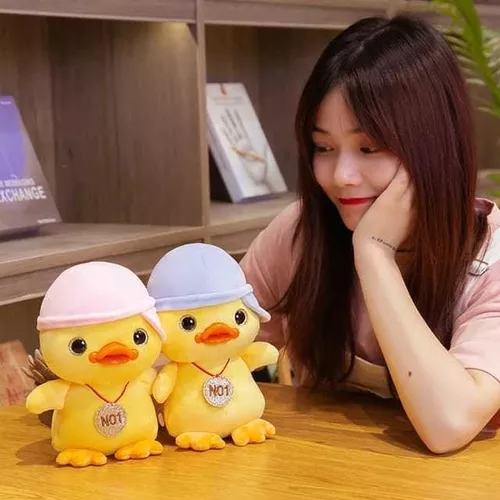 DIY) 2022 Larafan Coffee Duck Yellow Plush Cartoon Toy Kawaii Animal Boneca  Travesseiro Menina Ano Novo Presentes Infantis Podem Ser Vestir