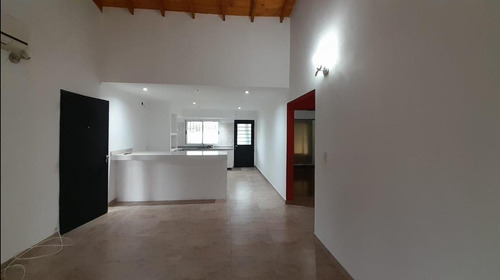 Casa En Venta En Barrio Los Arenales-3 Ambientes-seguridad-apto Crédito.
