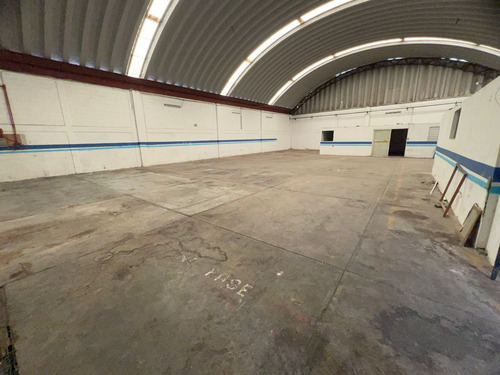 Bodega En Renta En Ecatepec De 521m2 Techados Con Entrada Para Tráiler Y Estacionamiento Al Frente.