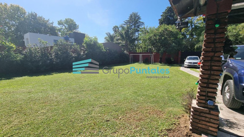 Casaquinta En Barrio La Union, A Mts De El Trebol, Con 3 Dormitorios Y Piscina