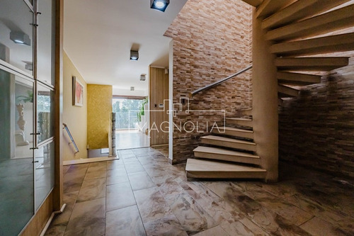 Casa En Venta De 5 Dorm. En Sector La Reserva Chicureo