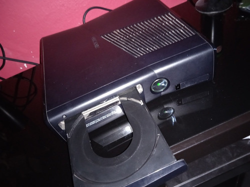 Xbox360 Slim +kinect Con 2 Juegos Y 2 Controles Inalámbricos (Usado)