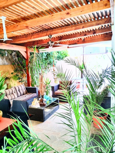 Casa De Tres Niveles En Condominio! Descuento En Comision