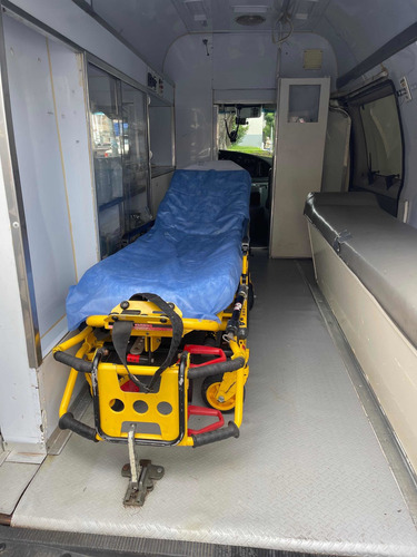 Imagen 6 de 7 de Ford Econoline Ambulancia