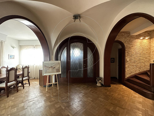 Venta Exclusiva Casa Con Piscina Y Barbacoa En El Prado, Montevideo
