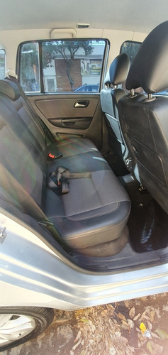 Imagen 8 de 10 de Volkswagen Suran 2014 1.6 Highline 101cv Cuero