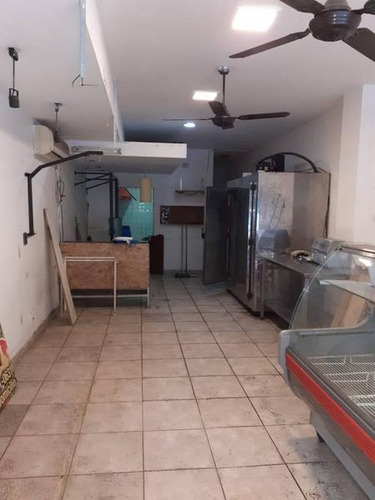 Imagen 13 de 13 de Local En Venta, En Monserrat. Gastronomico, Con Gas Y Tiraje A Los 4 Vientos.