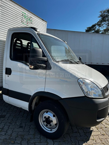 Iveco Daily 35s14 Ano 2015 Com Baú De 3,90 Mt