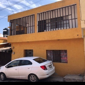 Imagen 1 de 9 de Venta Casa Como Terreno A Una Cuadra Del Dep. Potosino