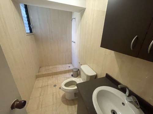 Imagen 18 de 21 de Vendo Pb 318m2 3h+s/2.5b+s/3p Colinas De Valle Arriba 0069