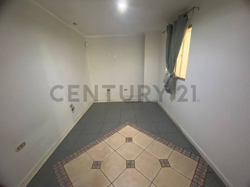 ¡amplia Casa En Arriendo 6d + 3b + Jardín + Quincho En ...